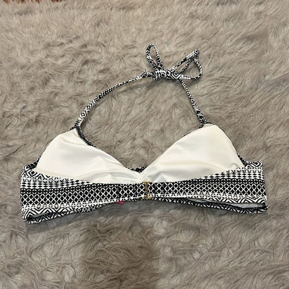 Victoria secret women’s black and white print halter style swimsuit top - Picture 2 of 3